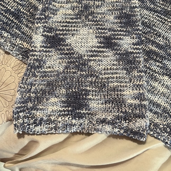 NWT Ocean Eyes V-neck Sweater size Medium -blue - Picture 7 of 10